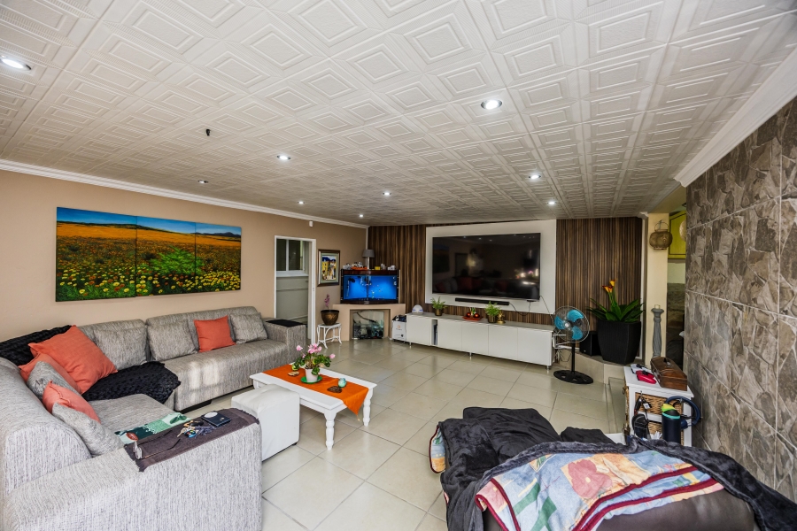 3 Bedroom Property for Sale in Sunnyridge Eastern Cape